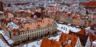 Co jest większe Wrocław czy Warszawa?