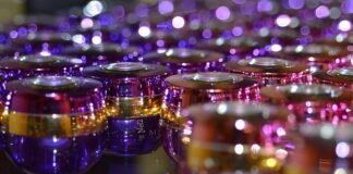 Jakich kosmetyków nie można brać do samolotu?