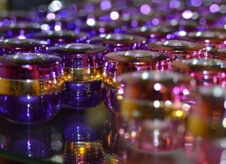 Jakich kosmetyków nie można brać do samolotu?