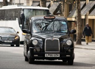 Ile zarabia taksówkarz w Dubaju?