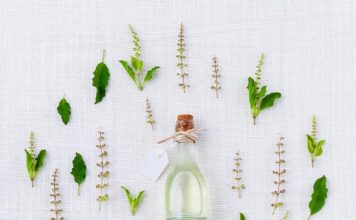 Czy do samolotu można zabrać perfumy?