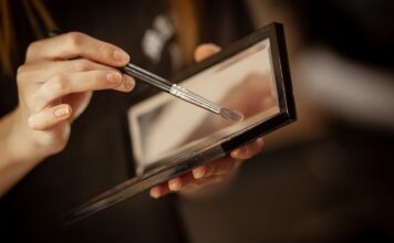 Czy mogę mieć dwie kosmetyczki w bagażu podręcznym?