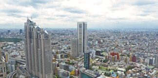 Ile czasu leci się do Tokio z Warszawy?