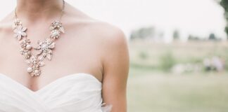 Czy trzeba zdejmować biżuterię na lotnisku?