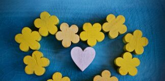 Dlaczego Indonezja i Monako mają takie same flagi?