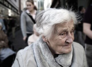 W jakim wieku są Polacy?