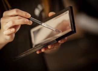 Czy kosmetyczka do samolotu musi być przezroczysta? Czy kosmetyczka do samolotu musi być przezroczysta?