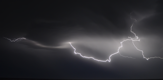 Dlaczego piorun nie uderzy w samolot?