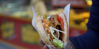 Ile kosztuje kebab w Dubaju?