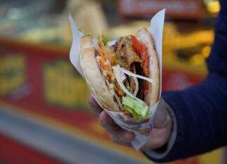 Ile kosztuje kebab w Dubaju?