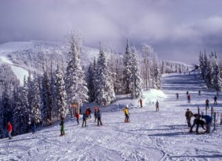 Jak przygotować się do sezonu narciarskiego? Kompletny poradnik dla miłośników zimy Jak przygotować się do sezonu narciarskiego
