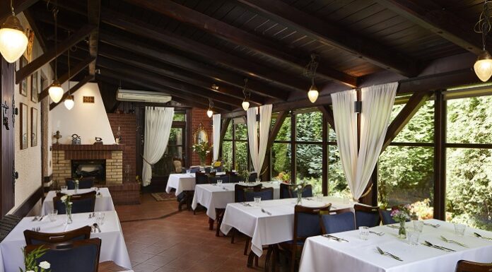 Przyjęcie weselne w restauracji w Krakowie – pytania o menu i organizację uroczystości restauracja przyjęcia rodzinne kraków